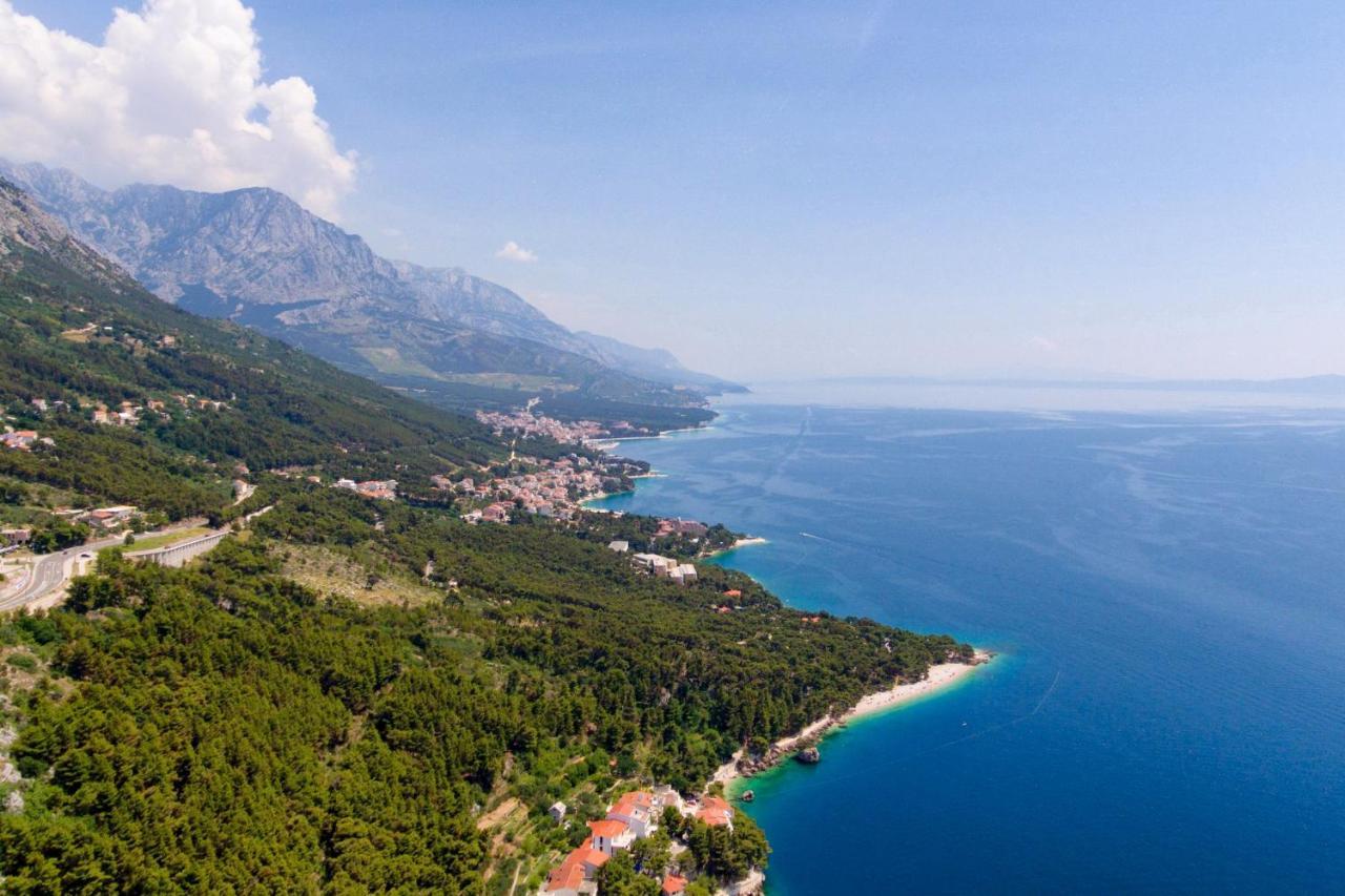 Apartments With A Parking Space Brela, Makarska - 18495 Exterior foto