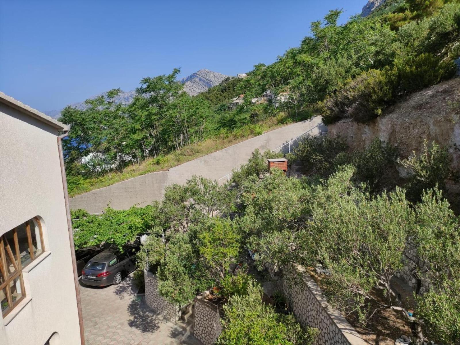 Apartments With A Parking Space Brela, Makarska - 18495 Exterior foto
